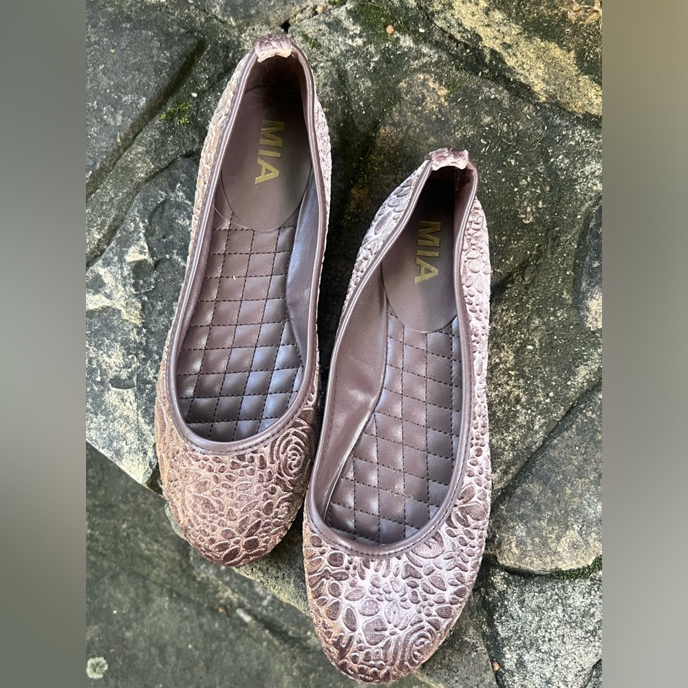 Mia Elegant Floral Lace Flats